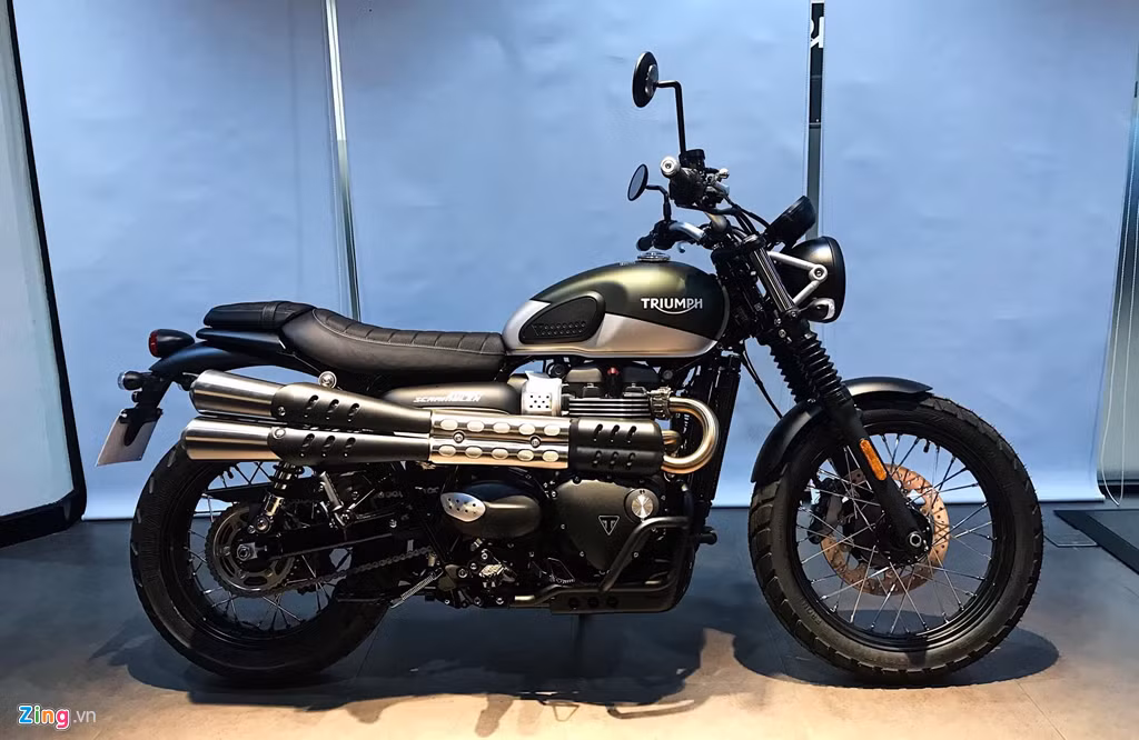 Street Scrambler 2019 với một số điều chỉnh ở khung sườn, động cơ đã nhẹ hơn thế hệ trước gần 9 kg. Trọng lượng xe là 205 kg, mức tiêu hao nhiên liệu 23,9 km/lít. Xe có nhiều phụ kiện nâng cấp chính hãng phục vụ các tín đồ "phượt" và mê off-road. Xe có các màu trắng, đỏ và rêu nhám bạc. Giá xe Triumph Street Scrambler 2 phiên bản đơn sắc có giá bán 399 triệu đồng, riêng phiên bản phối màu có giá bán 401,6 triệu đồng.