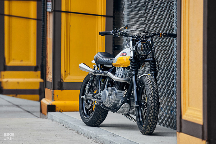  Yamaha SR500 Scrambler là bản độ được thực hiện bởi nhiếp ảnh gia Daniel Peter, anh có niềm đam mê thực sự với phong cách Scrambler đầy cá tính và anh đã quyết định lựa chọn mẫu xe SR500 của Yamaha để thực hiện hoá đam mê của mình. Để tăng thêm độ hầm hố cho bản độ, Peter đã trang bị thêm hệ thống phuộc trước của Kawasaki Ninja ZX-6R, phuộc sau Gazi kết hợp cùng bộ vành 17 inch bằng nhôm với trọng lượng nhẹ.