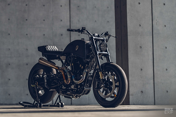 Bản độ mang phong cách Flat Tracker của Harley-Davidson Sportster 48 được thực hiện bởi Winston Yeh đến từ xưởng độ Rough Crafts được xếp thứ 9 trong năm 2018 này. Bản độ trang bị hàng loạt các chi tiết đáng giá như phuộc Ohlins, ống xả Titan, mâm xe và khung sườn được chế tạo từ sợi carbon siêu nhẹ. Cho trọng lượng của xe giảm đến 40kg so với trọng lượng nguyên bản của Harley 48.