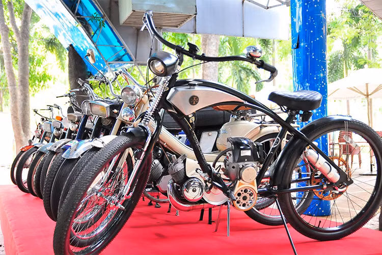 Các dòng xe hai bánh thuộc dạng "hàng hiếm" hiện nay như; Mobylette, Velosolex, Motobecane… cũng hội tụ về "Ngày hội xe cổ Sài Gòn".