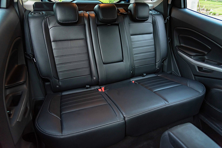 Trên phiên bản Ford EcoSport Titanium 2020 mới, xe vẫn sử dụng động cơ EcoBoost 1.0L 12 Van I3 kết hợp với hộp số tự động 6 cấp, cho công suất 125 mã lực và 170 Nm.