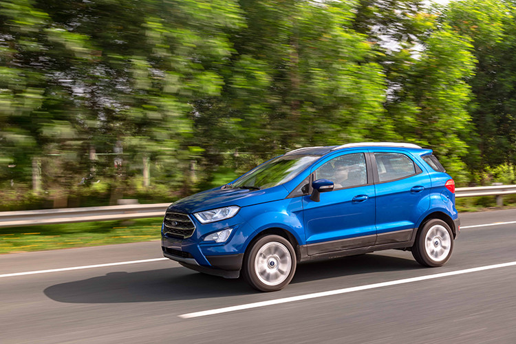 Giá xe Ford EcoSport 2020 tương ứng với 3 phiên bản 1.5L AT Trend và Titanium, và 1.0L AT Titanium lần lượt là 603 triệu đồng, 646 triệu đồng và 686 triệu đồng.