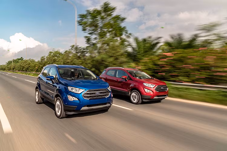 Ford EcoSport 2020 được sản xuất tại nhà máy Ford Hải Dương và sẽ chính thức giao đến tay khách hàng Việt Nam từ ngày 9/10/2020 với 8 màu sắc ngoại thất gồm: Xanh, Cam, Trắng, Bạc, Xám, Đen, Nâu, Ghi, Đỏ. Đối thủ của Ford EcoSport tại Việt Nam sẽ là Kia Seltos, Hyundai Kona và MG ZS. 