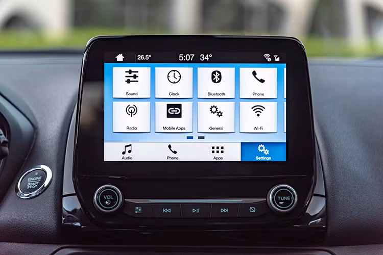 Bên cạnh những trang bị an toàn cơ bản, Ford EcoSport mới tích hợp hàng loạt tính năng an toàn chủ động. Có thể kể đến một số chi tiết đáng chú ý như: Cần gạt mưa tự động; Hệ thống Chống bó cứng phanh (ABS); Cân bằng Điện tử (ESC); Hỗ trợ Khởi hành ngang dốc, Camera lùi và cảm biến có khả năng cảnh báo vật cản bằng âm thanh và hình ảnh trên màn hình LCD.