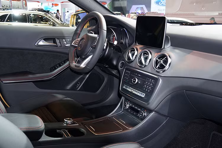 Xe được trang bị khối động cơ mạnh mẽ 211 mã lực, 350 Nm từ 1.200 vòng/phút trên GLA 250 4MATIC có khả năng giúp nó tăng tốc từ 0 – 100 km/h chỉ trong 6,6 giây, tương đương với nhiều mẫu sedan thể thao khác. 