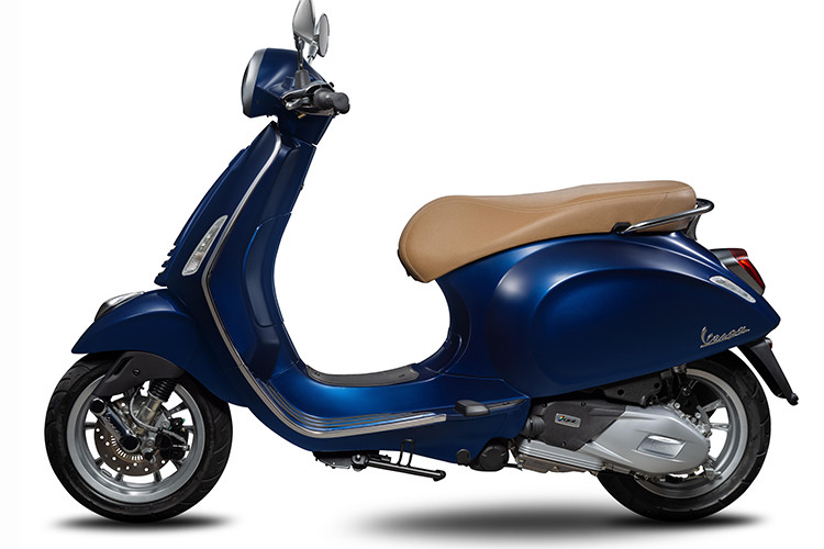 Vespa Sprint S và Primavera S đều được trang bị động cơ Piaggio i-Get Euro 3, sử dụng xy lanh đơn 125 phân khối làm mát bằng không khí tích hợp với hệ thống phun xăng điện tử và hệ thống phối khí 3 van. Vespa Primavera S và Vespa Sprint S cũng được trang bị các thiết bị ấn tượng như cổng sạc USB tiện lợi, khóa mở cốp từ và hệ thống phanh ABS.