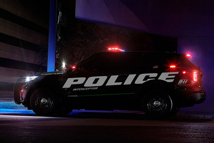 Hãng xe ôtô Ford cho biết, mẫu xe Police Interceptor Utility 2020 mới này sẽ đạt mức tiêu thụ nhiên liệu 9,8 lít/100 km, tiết kiệm 41% so với bản hiện tại dùng động cơ V6 3.7L. Xe sẽ tới tay các sở cảnh sát đặt mua vào hè này với giá bán chưa được tiết lộ.