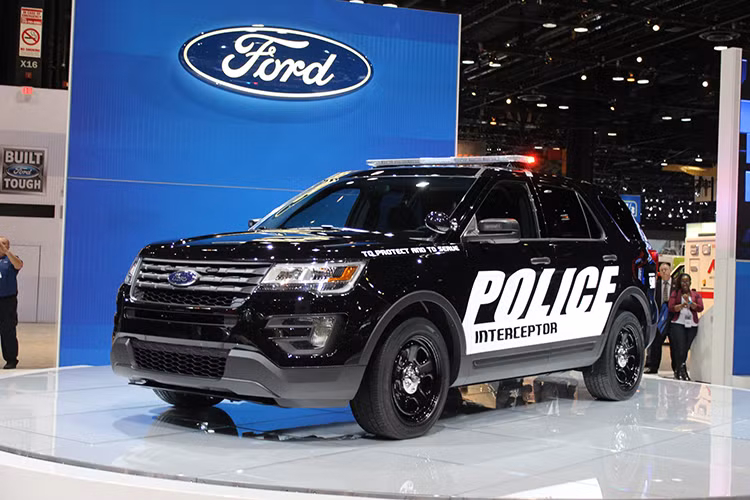 Là model mới nhất của dòng xe cảnh sát thương hiệu Blue Oval, Ford Police Interceptor Utility 2020 được phát triển trên nền của mẫu xe Ford Explorer 2020 mới nhất. Hãng xe Ford đang chuyển dịch từ sedan sang SUV cả với dòng xe dân sự và phương tiện đặc biệt như xe cảnh sát.