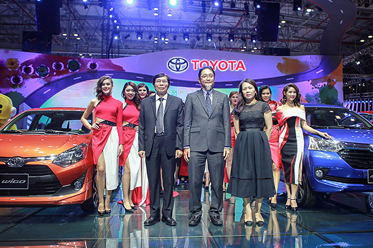 Được biết, tại triển lãm Việt Nam Motor Show 2018 (VMS) lần này, Toyota Việt Nam (TMV) sẽ mang đến môt phong cách mới mang tên - “Chuyển động tiên phong vì cuộc sống tươi đẹp hơn” hướng tới mục tiêu giành niềm tin và nụ cười của khách hàng bằng việc mang tới những sản phẩm và dịch vụ chất lượng vượt trên sự mong đợi.