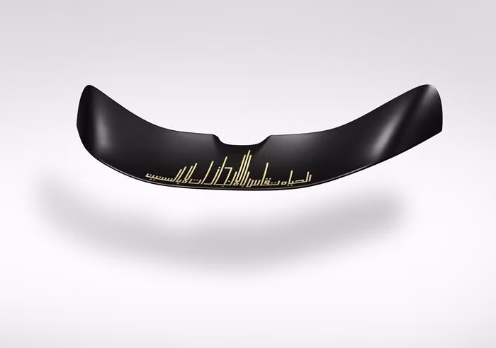 Về mặt hiệu năng, phiên bản 720S đặc biệt vẫn sử dụng khối động cơ V8 tăng áp kép, dung tích 4,0 lít sản sinh công suất tối đa 710 mã lực và mô-men xoắn cực đại đạt 770Nm. Nhờ đó, siêu xe độc nhất này chỉ mất chưa đến 3 giây để tăng tốc từ 0-100km/h và 7,8 giây để đạt vận tốc 200km/h từ vị trí đứng yên, trước khi đạt vận tốc tối đa 341km/h. 