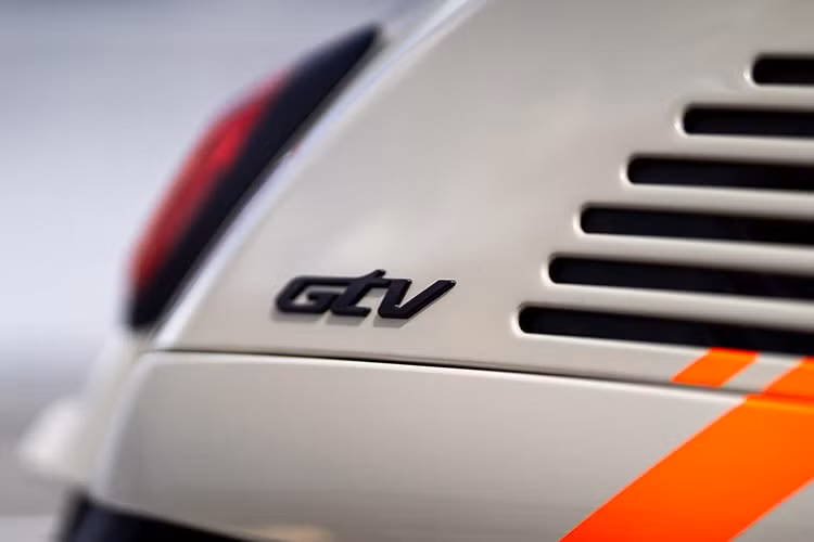 GTV 2024 trang bị động cơ xi-lanh đơn dung tích 300 phân khối, làm mát bằng dung dịch, phun xăng điện tử, công suất 23,8 mã lực, mô-men xoắn cực đại 26 Nm. Hộp số biến thiên vô cấp CVT. Bình xăng dung tích 8,5 lít. Mức tiêu thụ nhiên liệu công bố ở mức 3,48 lít/100 km đường hỗn hợp.