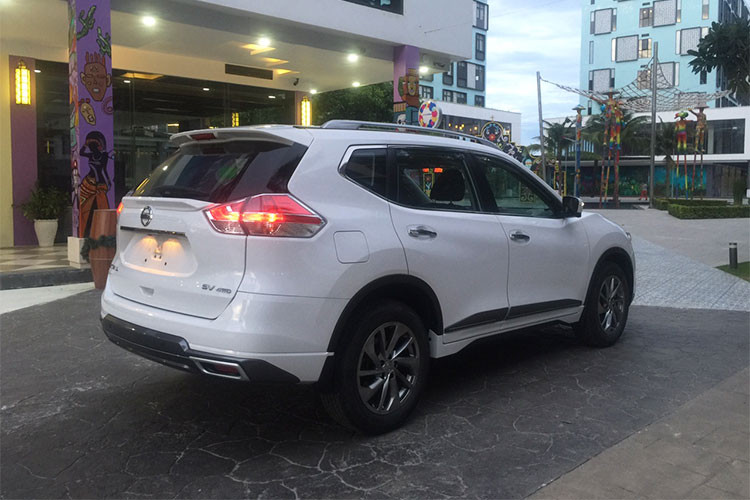 Theo phía nhà phân phối lắp ráp xe hơi Nhật Bản tại Việt Nam - Nissan X-Trail V-Series là một sản phẩm mới, dành riêng cho thị trường Việt Nam. “V-Series” nghĩa là Việt Nam, sản phẩm được sáng tạo bởi người Việt và được lắp ráp bởi người Việt ở nhà máy của Nissan tại Đà Nẵng.