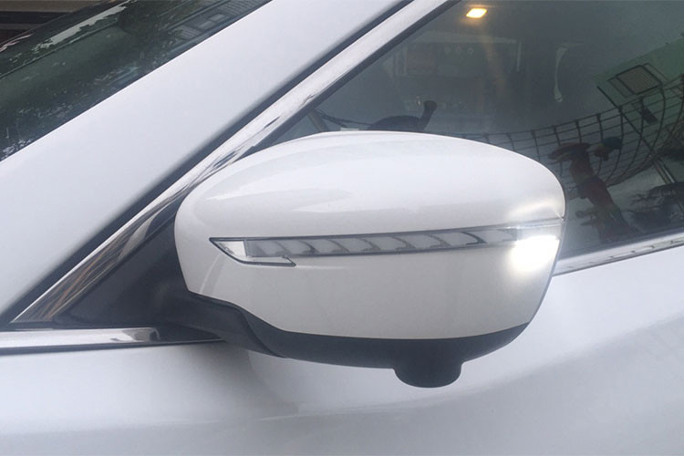 Ngoài ra, Nissan X-Trail V-Series mới vẫn thừa hưởng những giá trị tinh hoa của dòng X-Trail là sự kết hợp hài hòa giữa khả năng vận hành mạnh mẽ kế thừa di sản danh tiếng của Nissan trong lĩnh vực xe dẫn động 2 cầu và thiết kế hiện đại, công nghệ đột phá cùng những tiện nghi cao cấp.