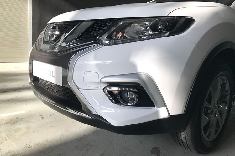 Hốc đèn sương mù có thêm viền ốp màu bạc, đèn LED định vị đối xứng với đèn LED định vị trên cụm đèn chính, tạo nên một tổng thể "long lanh" hơn. Ngoài ra, xe còn có thêm sự thay đổi ở cản trước, cản sau, sườn xe và cánh lướt gió, tạo sự cá tính và trẻ trung.