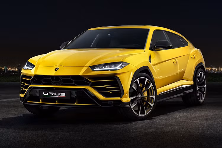 “Lamborghini Urus đưa thế giới SUV lên một tầm cao mới – Siêu SUV. Nó là một chiếc Lamborghini thực thụ về các phương diện thiết kế, hiệu năng, đặc tính vận hành và cảm xúc cũng như có thể lái xe hàng ngày trong nhiều môi trường khác nhau”, phát biểu của ông Stefano Domenicali, Chủ tịch và CEO của Automobili Lamborghini. 