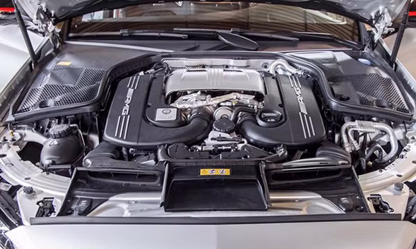 Mercedes C63 gia 4,6 ty dong dau tien xuat hien tai VN-Hinh-3