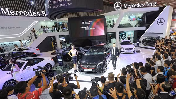 Mercedes se mang 12 mau xe den Vietnam Motoshow 2015
