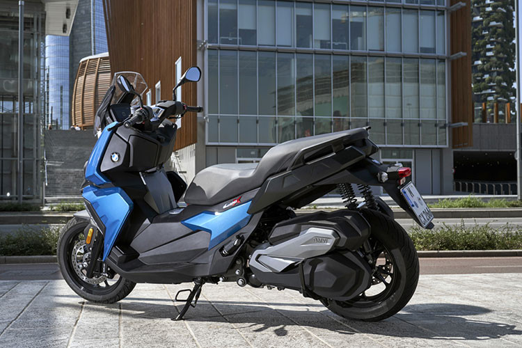 Mẫu xe ga BMW C400X phiên bản mới này cũng được trang bị khối động cơ xy-lanh đơn hoàn toàn mới có dung tích 350cc sản sinh công suất tối đa 34 mã lực và mô-men xoắn cực đại 35Nm, đem lại cho xe khả năng bứt tốc từ 0-100km/h trong 9,5 giây cùng vận tốc tối đa 139km/h.