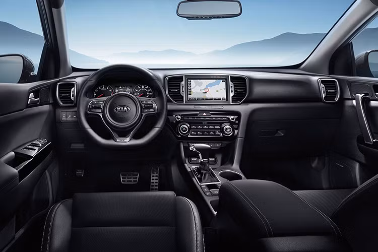 Hiện hãng xe ôtô Kia vẫn chưa công bố hình ảnh của không gian nội thất bên trong KX5 2019 tại thị trường Trung Quốc. Chỉ biết rằng, mẫu xe này sẽ có hệ thống thông tin giải trí phát triển chung với Tencent QQ Music, cho phép người lái ra lệnh bằng giọng nói để bật nhạc.
