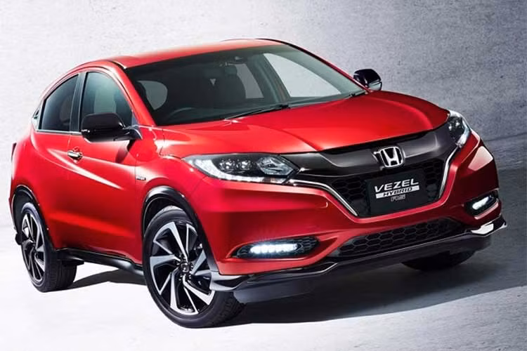 Hãng xe Honda hiện chưa hé lộ về nội thất hay động cơ của HR-V nâng cấp 2018. Được biết, bản xe hiện tại đang dùng động cơ xăng i-VTEC 1.5 L sản sinh công suất 131 mã lực và mô men xoắn cực đại 155 Nm.