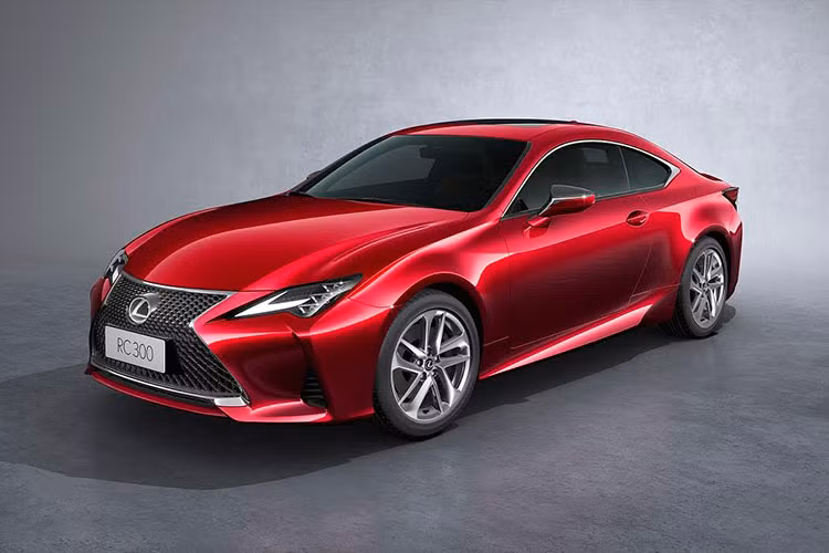 Với những cải tiến mới lần này, Lexus RC 300 2019 mới không chỉ kế thừa mọi ưu điểm của mẫu xe hiện tại, mà còn áp dụng ngôn ngữ thiết kế mới lấy cảm hứng từ chiếc coupe hạng sang hàng đầu LC, nâng cao trải nghiệm lái trở nên sắc nét và đầy tinh tế.