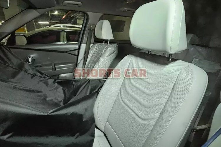 Tin đồn cho biết, ngoài phiên bản 7 chỗ và 8 chỗ như hiện tại, Hyundai Palisade 2025 sẽ có thêm tùy chọn nội thất 9 chỗ ngồi. Phiên bản 9 chỗ sẽ được định vị trong phân khúc xe van.