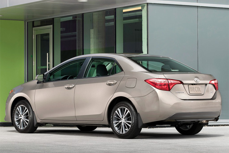 Trên phiên bản mới này, mẫu xe sedan Toyota Corolla Altis mới sẽ sở hữu diện mạo sang trọng, tinh tế giống với phiên bản hatchback vừa được ra mắt. Xe được thiết kế dựa trên nền tảng TNGA hoàn toàn mới của Toyota, vừa được áp dụng cho mẫu sedan lớn nhất Toyota Avalon.