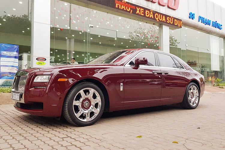 Xe có khả năng tăng tốc từ 0 lên 100 km/h trong 4.9 giây, vận tốc tối đa 249 km/h. Trang bị an toàn theo xe gồm: kiểm soát hành trình, điều khiển bằng giọng nói, cảm biến đổ sau, hỗ trợ phanh khẩn cấp, ổn định điều khiển lực kéo, cân bằng điện tử ESP, phát hiện người đi bộ Navi Nightvison, cảnh báo tiền va chạm, 10 túi khí an toàn...