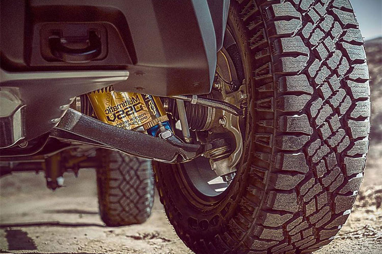 Cung cấp sức mạnh cho Chevrolet Colorado ZR2 Bison mới là khối động cơ V6 tiêu chuẩn, dung tích 3.6L, sản sinh công suất 308 mã lực. Ngoài ra xe còn có thêm trang bị tùy chọn là động cơ diesel Duramax tăng áp, dung tích 2.0L, sản sinh công suất 186 mã lực.