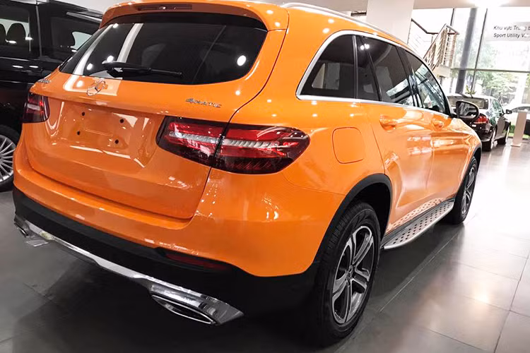 Xe được trang bị hệ thống hỗ trợ phòng ngừa va chạm với chức năng hỗ trợ tự động giảm tốc cho xe. Việc lái xe vào ban đêm cũng trở nên an toàn hơn nhờ vào cụm đèn trước LED toàn phần thông minh. Những công nghệ an toàn tiêu chuẩn khác khác như chức năng cảnh báo mất tập trung ATTENTION ASSIST, hệ thống chống bó cứng phanh ABS, hỗ trợ lực phanh khẩn cấp BAS, chống trượt khi tăng tốc ASR,...