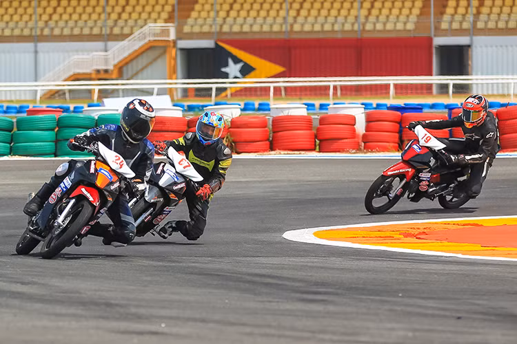 Chung cuộc chặng mở màn giải, ở hạng mục đua xe MSX: giải nhất thuộc về tay đua Nguyễn Tấn Lộc số đeo số 88. Hạng mục đua xe Blade 110: giải nhất Lê Hùng Hữu Tín số đeo 93. Hạng mục đua xe Winner 150: giải nhất Huỳnh Minh Sang số đeo 28.