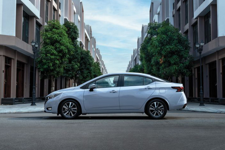 Được ra mắt lần đầu vào năm 2021, mẫu xe sedan Nissan Almera đã được khách hàng đón nhận và đánh giá cao với những ưu điểm vượt trội như không gian rộng rãi, khả năng vận hành vượt trội và tiết kiệm nhiên liệu tối ưu nhờ động cơ Turbo duy nhất phân khúc, tính năng an toàn cao cấp với camera 360 và cảnh báo điểm mù.