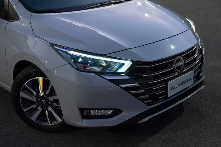 Riêng Nissan Almera 2025 phiên bản VL cao cấp nhất được trang bị mâm hợp kim 16-inch cùng lốp 205/55R16, mang lại vẻ ngoài thể thao và mạnh mẽ.