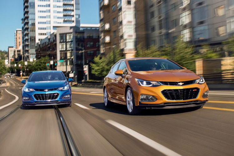 Cả hai phiên bản mới của mẫu xe này đều đồng hành với hộp số sàn 6 cấp tiêu chuẩn. Động cơ xăng có thể kết hợp với hộp số tự động 6 cấp trong khi hộp số tự động 9 cấp là trang bị tùy chọn cho động cơ diesel.