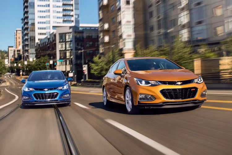 Cả hai phiên bản mới của mẫu xe này đều đồng hành với hộp số sàn 6 cấp tiêu chuẩn. Động cơ xăng có thể kết hợp với hộp số tự động 6 cấp trong khi hộp số tự động 9 cấp là trang bị tùy chọn cho động cơ diesel.