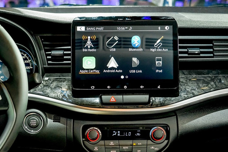 Đặc biệt, Suzuki XL7 Hybrid 2024 cuối cùng cũng đã có hệ thống kiểm soát hành trình Cruise Control. Hệ thống này cho phép xe có thể tự duy trì tốc độ đã thiết lập mà không cần phải thao tác chân ga thường xuyên, mang đến cảm giác nhàn nhã hơn cho người lái.