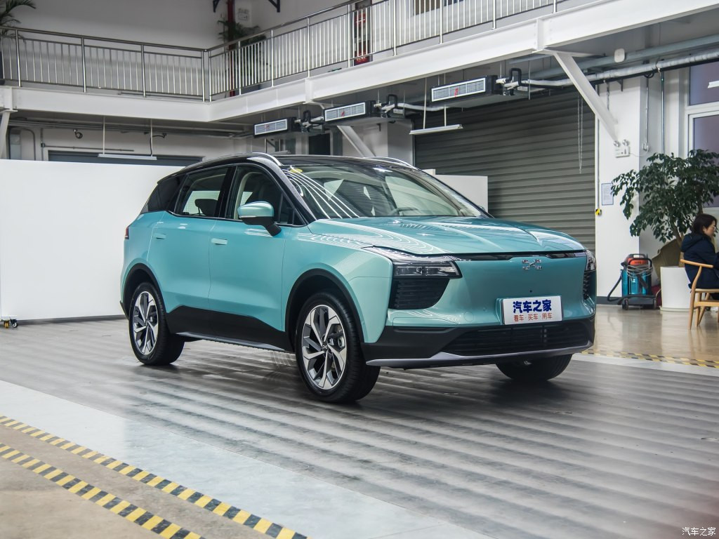 Tại triển lãm Ô tô Bắc Kinh 2018 diễn ra vào tháng 4 năm nay, mẫu xe ôtô điện Aiways U5 Ion concept đã được vén màn. Sau gần 8 tháng, phiên bản thương mại của mẫu xe này mới trình làng dưới cái tên Aiways U5.