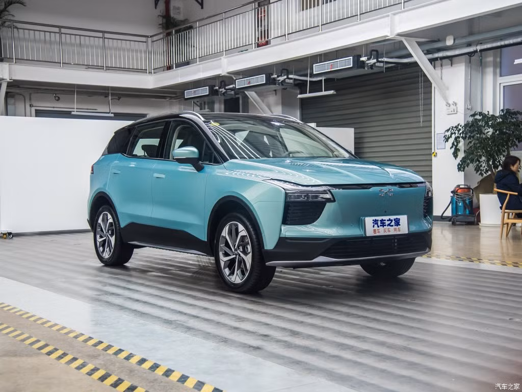 Tại triển lãm Ô tô Bắc Kinh 2018 diễn ra vào tháng 4 năm nay, mẫu xe ôtô điện Aiways U5 Ion concept đã được vén màn. Sau gần 8 tháng, phiên bản thương mại của mẫu xe này mới trình làng dưới cái tên Aiways U5.