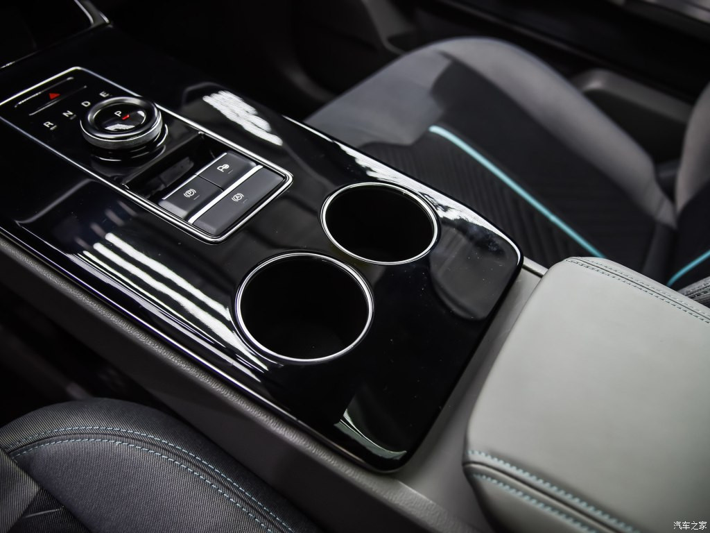 Dự kiến, Aiways U5 sẽ chính thức được bày bán trên thị trường Trung Quốc vào nửa đầu năm sau. Hiện giá xe Aiways U5 5 chỗ này vẫn chưa được công bố. Dự kiến, xe sẽ có giá khoảng 200.000 Nhân dân tệ (680 triệu đồng), chưa kể ưu đãi của chính phủ Trung Quốc dành cho ôtô điện.