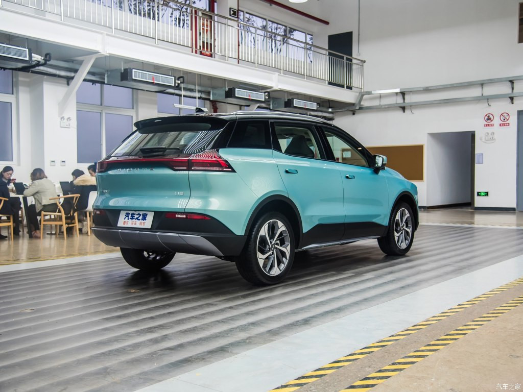 Aiways là thương hiệu ôtô Trung Quốc mới được thành lập vào hồi tháng 2/2017 bởi các giám đốc cũ của hãng SAIC và Volvo chi nhánh Trung Quốc. Aiways đã thu hút được số tiền đầu tư 1,1 tỷ USD, có 700 nhân viên và trung tâm phát triển ở thành phố Thượng Hải, Trung Quốc.