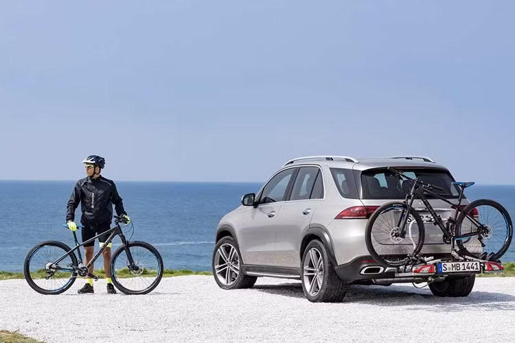 "Trái tim" của Mercedes-Benz GLE 350 và GLE 350 4Matic là động cơ xăng 4 xi-lanh, tăng áp, dung tích 2.0 lít, sản sinh công suất tối đa 255 mã lực và mô-men xoắn cực đại 370 Nm. Trong khi đó, Mercedes-Benz GLE 450 4Matic 2020 lại sử dụng động cơ xăng 6 xi-lanh, tăng áp, dung tích 3.0 lít có sự hỗ trợ của công nghệ EQ Boost 48 V.