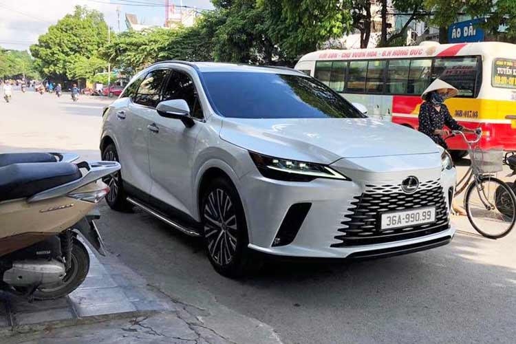 Bien so 36A-990.99 chi 120 trieu cua dai gia Thanh Hoa tren Lexus RX350