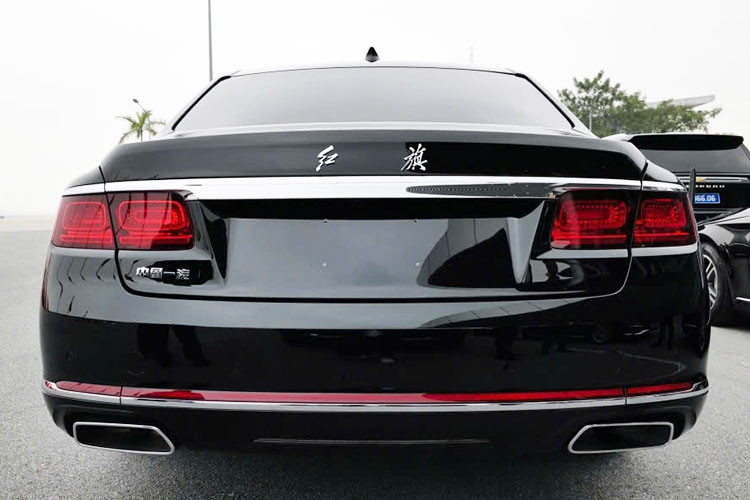 Tương tự những mẫu xe siêu sang giới hạn dành cho các nguyên thủ quốc gia khác, Hồng Kỳ N701 của ông Tập Cận Bình cũng được giữ kín thông số kỹ thuật. Tuy nhiên, mẫu xe limousine này được dự đoán là có chiều dài lên đến hơn 5 m. Phần lớn chiều dài của Hồng Kỳ N701 đương nhiên đều tập trung vào hàng ghế sau.