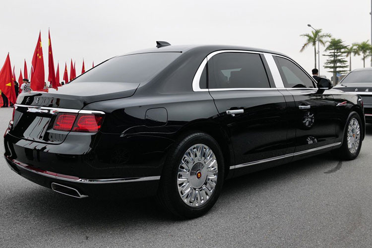 Theo một số nguồn tin, Hồng Kỳ sẽ sản xuất 50 chiếc N701 cho Chủ tịch Trung Quốc trong thời gian 10 năm. Tương tự Cadillac của tập đoàn General Motors, Hồng Kỳ cũng là thương hiệu được giao trọng trách phát triển xe nguyên thủ trong suốt nhiều năm qua.