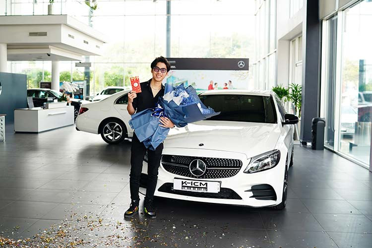 Dù được biết cùng với nam ca sĩ Jack liên tục tạo ra nhiều bài "hit" nằm trên bảng xếp hạng của Youtube. Đáng chú ý là giữa ồn ào chuyện tiền nong và công việc với Jack, K-ICM đã tậu cho mình chiếc xe sang Mercedes-Benz C300 AMG phiên bản nâng cấp mới cho năm 2020.