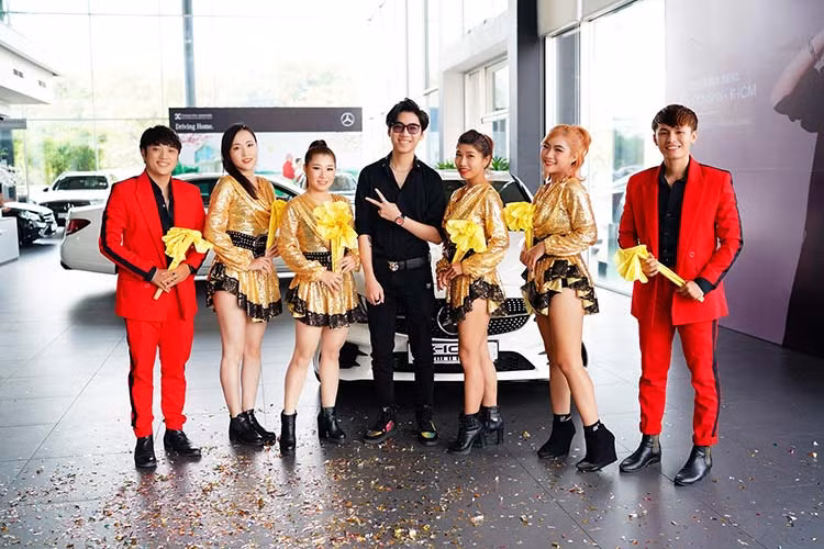 Hiện chưa rõ K-ICM bỏ ra bao nhiêu tiền để mua chiếc Mercedes-Benz C300 AMG 2020 này, chỉ biết rằng, hãng xe sang Đức luôn đưa ra các chính sách giá tốt cho những người nổi tiếng khi có ý định mua xe Mercedes-Benz. Còn giá xe Mercedes-Benz C300 AMG 2020 chính hãng hiện đang được bán 1,897 tỷ đồng.