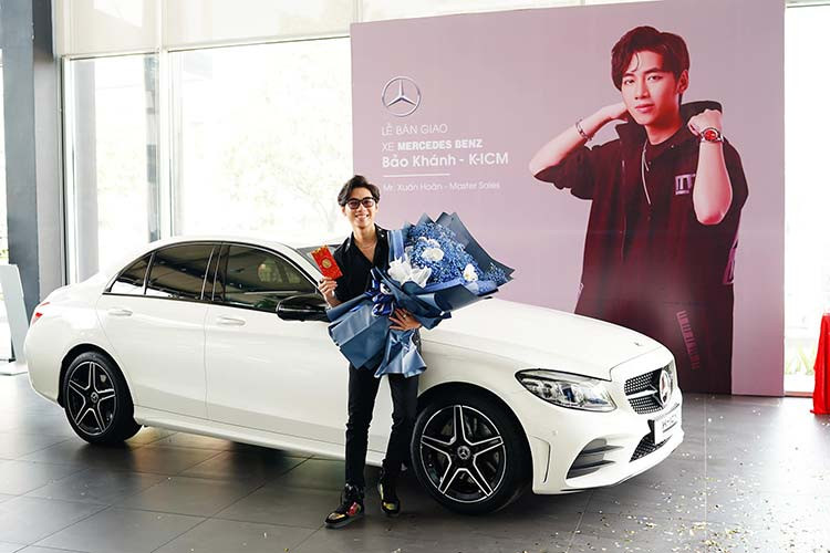 Xe được trang bị hộp số 9 cấp 9G Tronic mới, thời gian tăng tốc 0-100km/h trong 5,9 giây, tốc độ giới hạn điện tử 250 km/h. Xe được trang bị ba chế độ lái, tài xế có thể tùy chọn thông qua chức năng Dynamic Select, bao gồm Comford, Sport và Sport Plus.