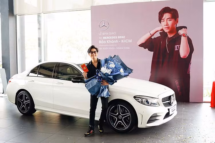 Xe được trang bị hộp số 9 cấp 9G Tronic mới, thời gian tăng tốc 0-100km/h trong 5,9 giây, tốc độ giới hạn điện tử 250 km/h. Xe được trang bị ba chế độ lái, tài xế có thể tùy chọn thông qua chức năng Dynamic Select, bao gồm Comford, Sport và Sport Plus.