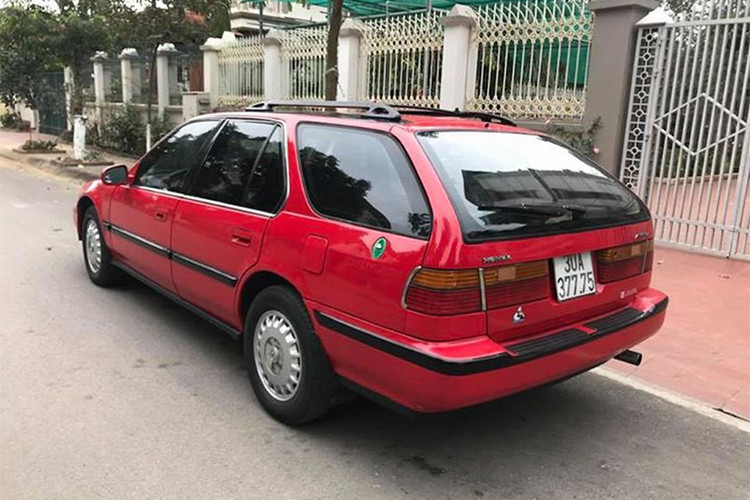 Chiếc xe trong bài viết này là mẫu Honda Accord 2.2 EX-Wagon dạng 5 cửa, hàng nhập Mỹ đời 1992 khá hiếm tại thị trường Việt Nam hiện nay.