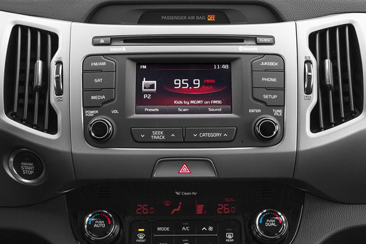 Bên cạnh đó, Kia Sportage 2019 mới cũng nhận được những nâng cấp đáng kể ở mặt công nghệ an toàn. Cụ thể, chiếc crossover này được trang bị chức năng Stop&amp;Go, cảnh báo lái xe, cảnh báo nguy cơ xảy ra va chạm, hệ thống phát hiện người đi bộ hoặc vật cản và cảnh báo điểm mù. 